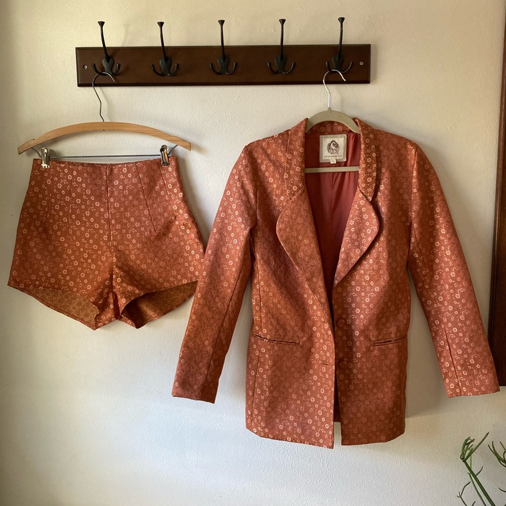 Chasing Unicorns Rust Floral High-Waist Shorts & Blazer suit Set - Picture 4 of 13